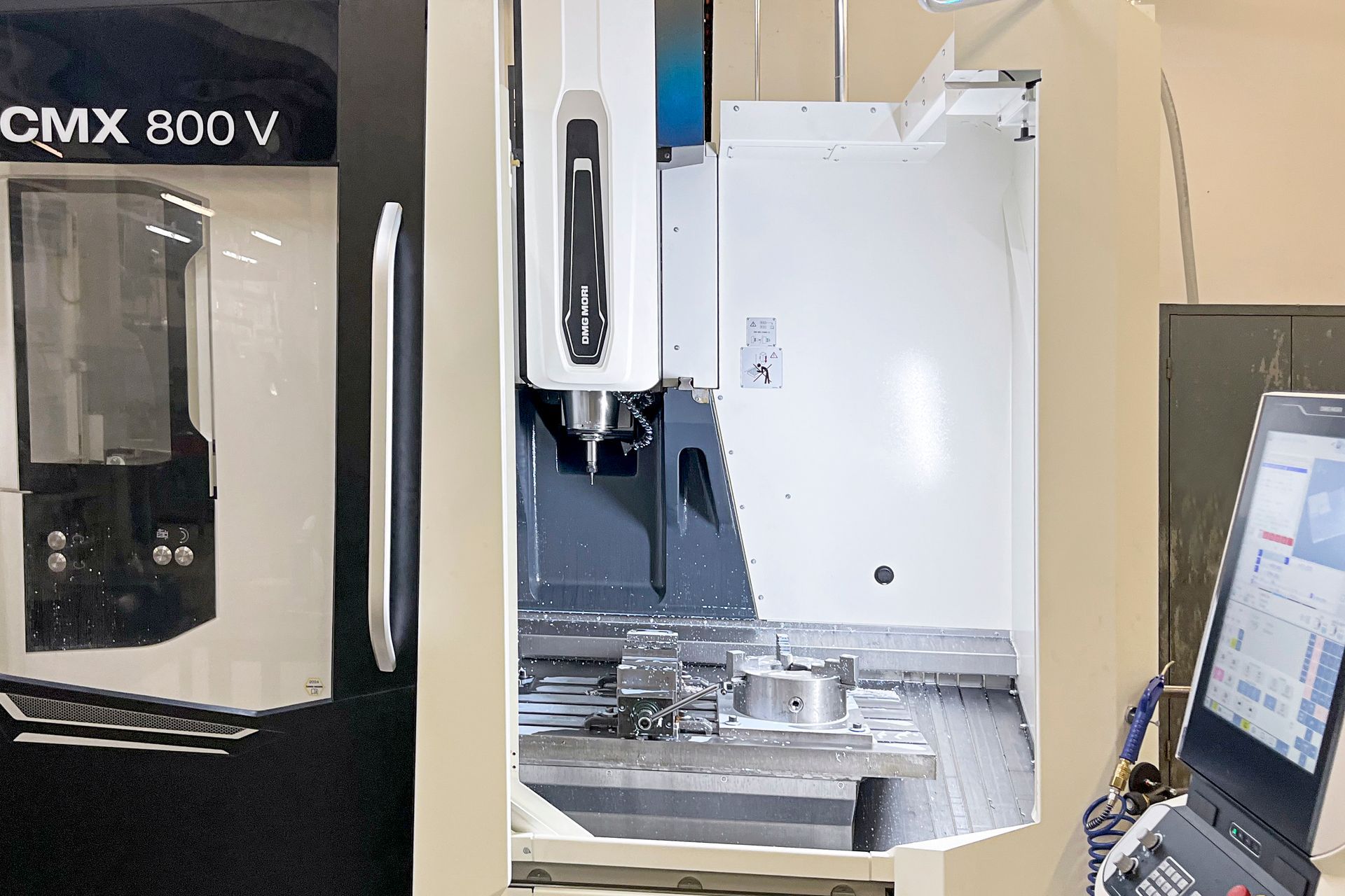 VOERE erweitert Maschinenpark: Neue 3-Achsfräsmaschine