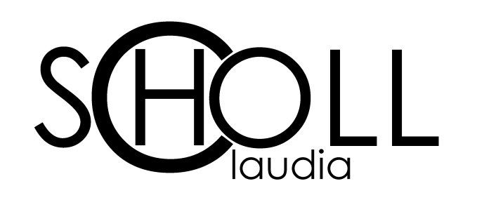 Claudia Scholl Logo Claudia Scholl COUTURE Logo zeigt Scholl in Großbuchstaben und Claudia in Kleinbuchstaben darunter angehängt and das C aus Scholl
