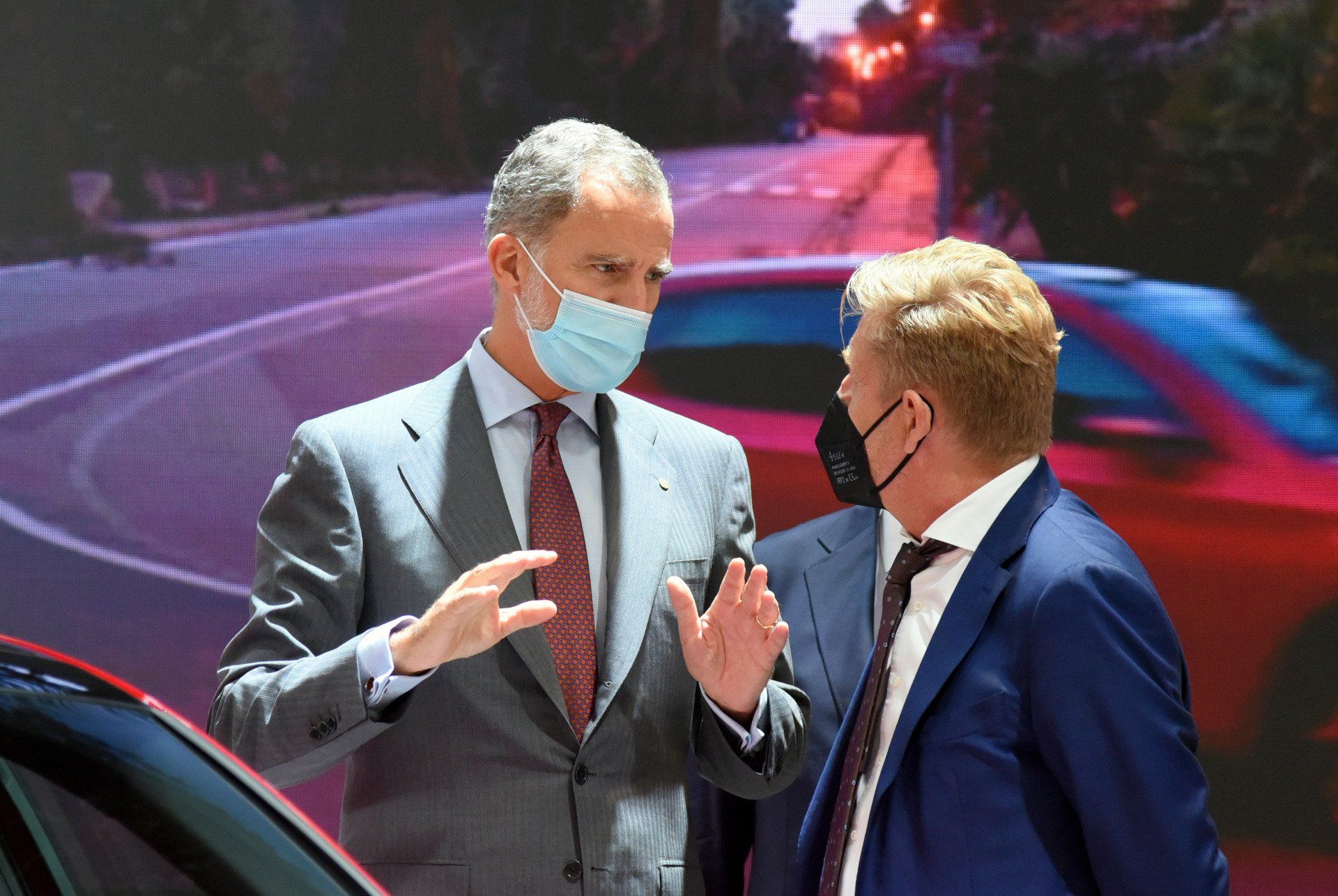 La silueta negra de un toro de Osborne a un costado de la Carretera Nacional N-232 en AlfajarÃn.