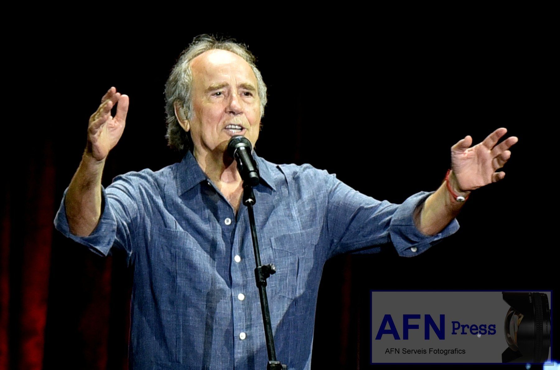 La silueta negra de un toro de Osborne a un costado de la Carretera Nacional N-232 en AlfajarÃn.