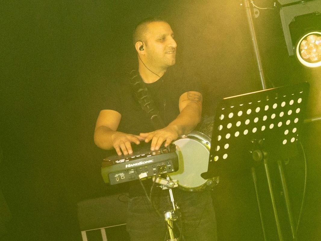 Sakis Daoultzis, Drums, Schlagzeug, Gitarre, Bouzouki, Keyboard, Piano, Musik, Greek music, Griechische Musik, Liveband, backline verleih, schlagzeug, gitarre, keyboard, pa verleih, griechische livemusik, griechische liveband, griechische musik, violi, bass, percussion, griechischer tanz, griechische party, Doulav, doulav, griechische Live Band, griechische Musik, Laika, Folklore, griechische Party, Clubbing. Greek, Bouzouki, Bouzoukia, doúnai & laveín, δούναι & λαβείν - Greek Live Band, Frankfurt, Deutschland, Düsseldorf, Stuttgart, München, Berlin, NRW, Hannover, Dortmund, Köln, Europa, Greek Live Band, Nightlife, Rhein/Main, musiker, griechische musiker, griechische Band, Hochzeitsband, DJ, Bouzouki, Partyband, Hochzeit, Taufe, Club, Gala, Veranstaltung, Nachtleben, Griechenland, live musik, Schlagzeug, Gitarre, Keyboard, Gesang, Vocal, Partyband, doulav, Doulav, folklore, greek party, dimotika, entechno, laika, laiko, rock, dhmotika, frankfurt, hochzeit, taufe, hochzeitsfeier, dj, DJ, international, griechische hochzeit, ,hochzeitsbrauch, hochzeitstanz, griechiesche live band, PA Verleih, Backline, Eventplanung, , Laiko, Laika, dhmotika ,greek party, hochzeitsfeier, Band, folklore, griechische musik, griechische Band, bouzouki, dj, hochzeitsbräuche, griechische livemusik, griechische live musik, griechische liveband, griechische live band, backline, grichische partyband, griechische band, livemusik, griechisch, laiko, laika, dj, dhmotika, griechische party, greek liveband, greek livemusic, greek partyband, greek music