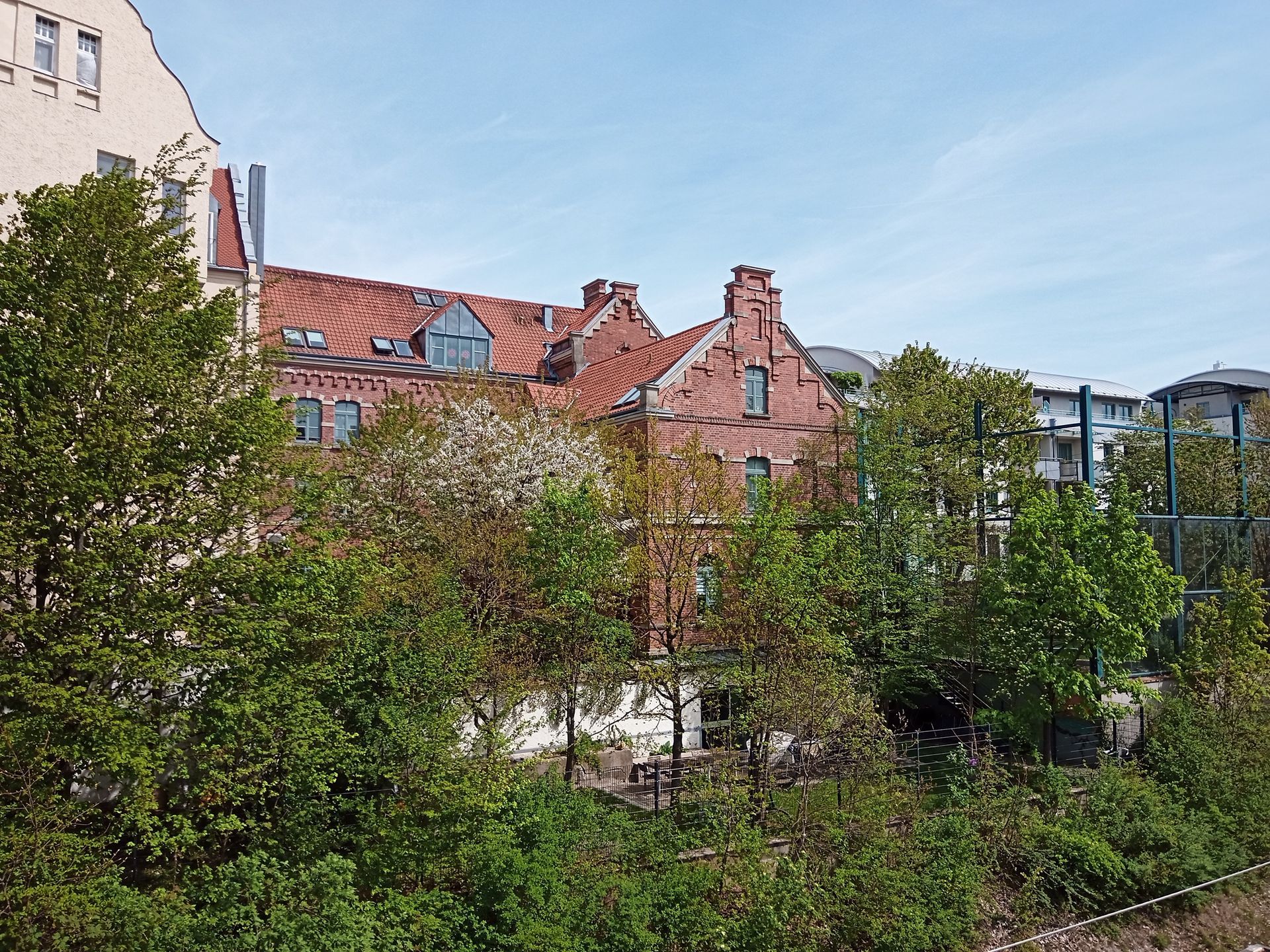 Immobilienmakler Augsburg: Bewertung.Beratung.Verkauf.Vermietung. Das Augsburger Bismarckviertel im Frühling.