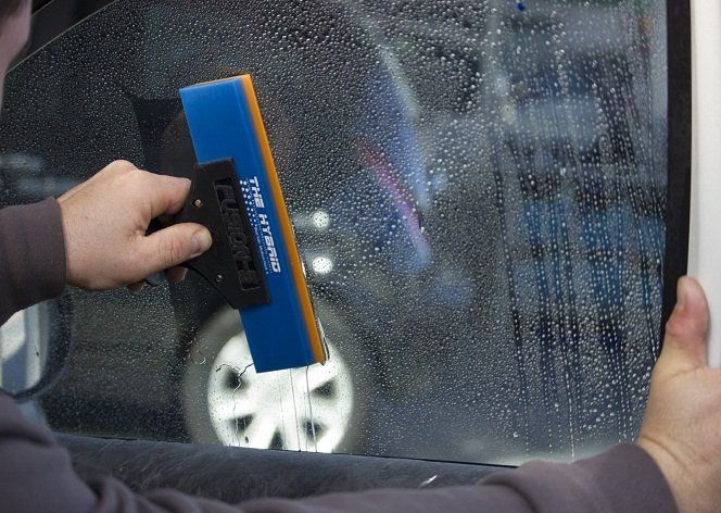 Ci impegnano al massimo per risultati impeccabili Oscuramento vetri auto, pellicole oscuranti, window tinting film,