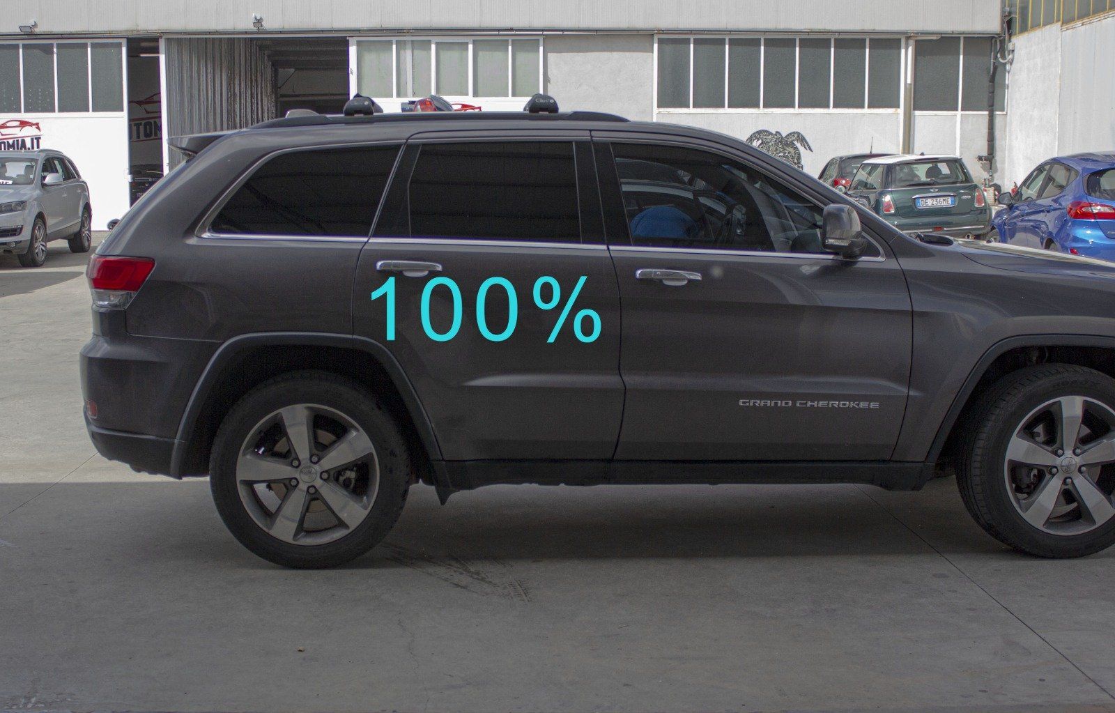Gradazione  tonalità oscuramento vetri auto con pellicole oscuranti al 100% scuro  Jeep Grand Cherokee