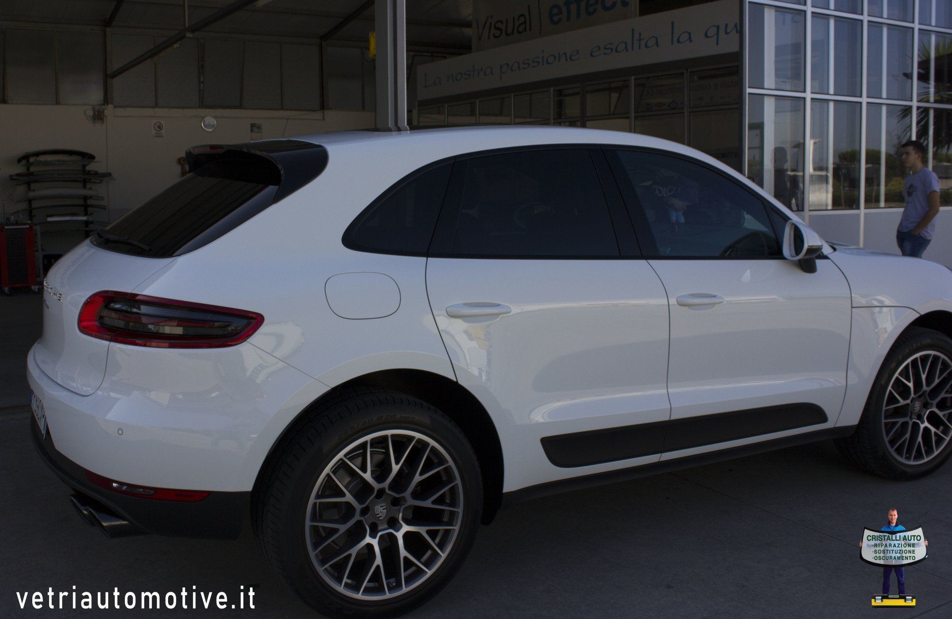 Oscuramento vetri auto pellicole oscuranti tonalità scuro, 35, HP35, FPER35, ASWF, AMERICAN STANDARD WINDOW FILMS, SUNTEK, LLUMAR, 3M, GLOBAL, WINDOW TINT, PORSHE MACCAN.