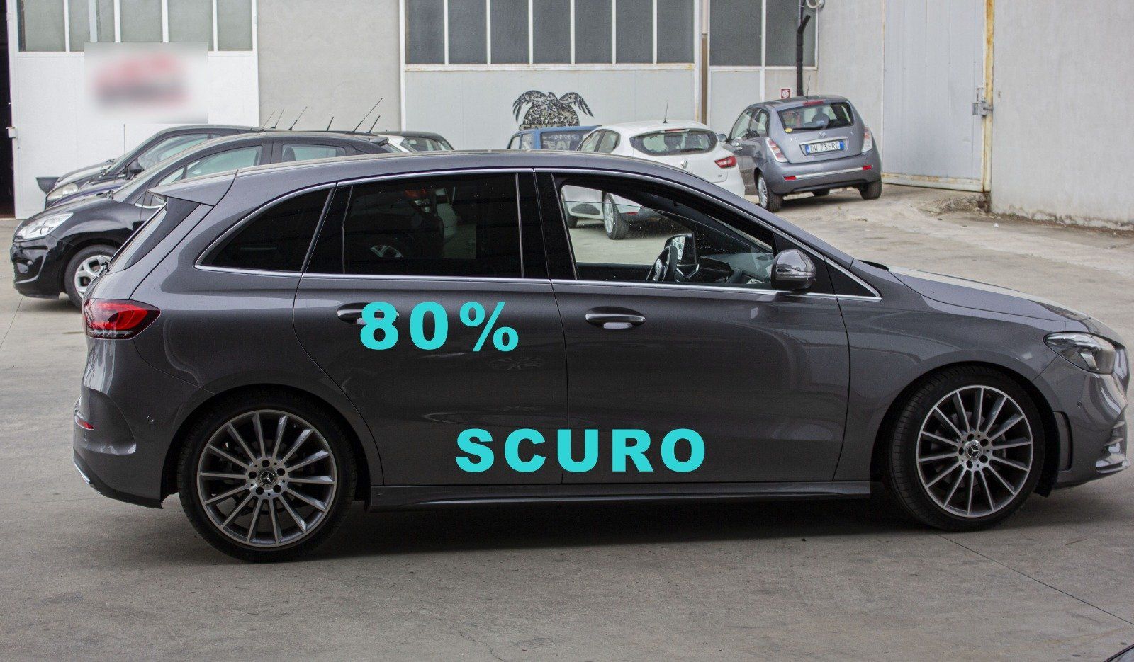 Gradazione  tonalità oscuramento vetri auto con pellicole oscuranti al 80% scuro Mercedes Classe B del 2020