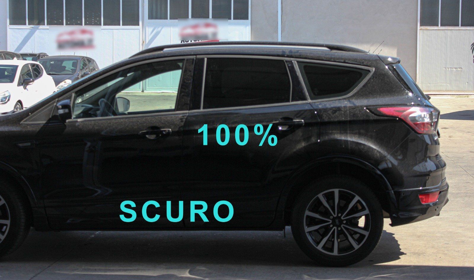 Gradazione  tonalità oscuramento vetri auto con pellicole oscuranti al 100% scuro  Ford Kuga del 2019