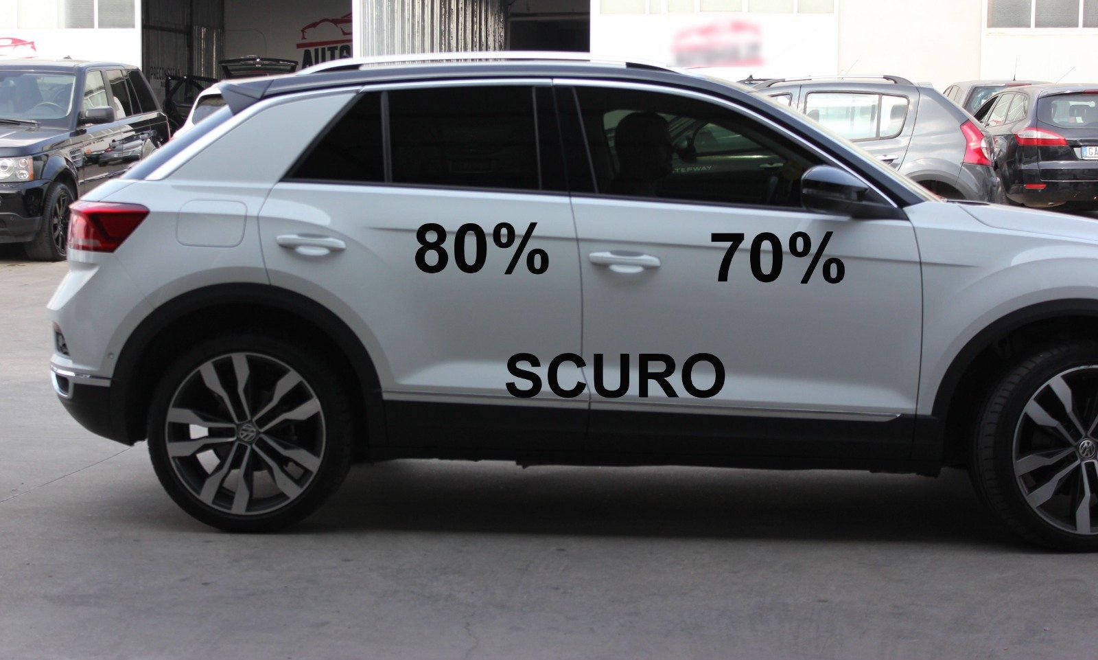 Gradazione  tonalità oscuramento vetri auto con pellicole oscuranti al 80% scuro VW Volkswaghen T-Roc