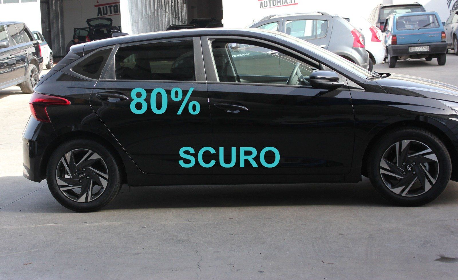 Gradazione  tonalità oscuramento vetri auto con pellicole oscuranti al 80% scuro Hyundai i20 del 2021