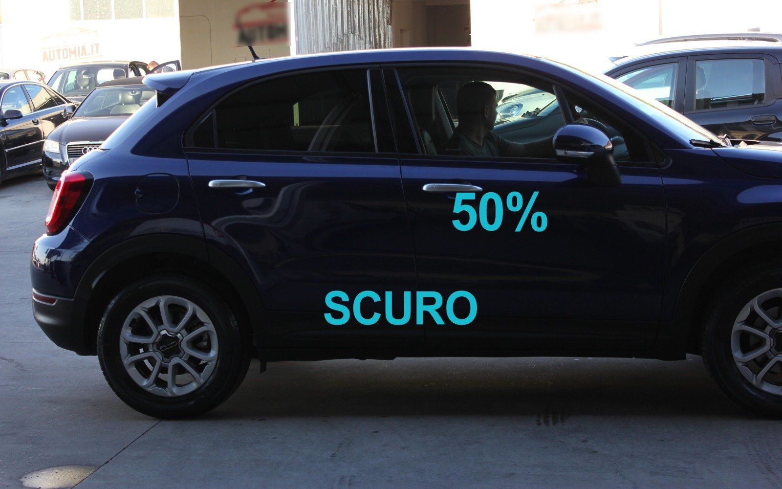 Gradazione  tonalità oscuramento vetri auto con pellicole oscuranti al 50% Fiat 500X 2020