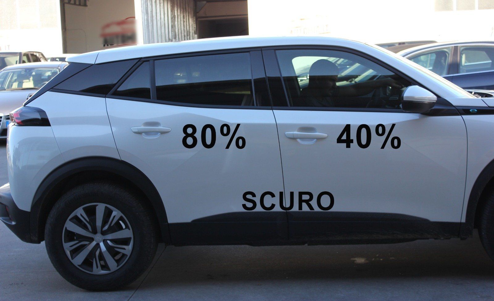Peugeot 2008 oscuramento vetri auto con tonalità gradazione 80% e 40%