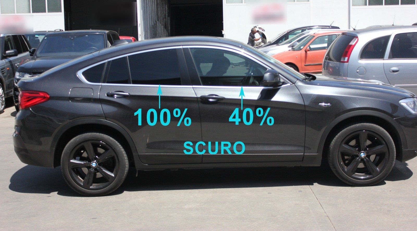 Audi Q2 oscuramento vetri parte posteriore 100% di scuro, vetri anteriori 40% di scuro