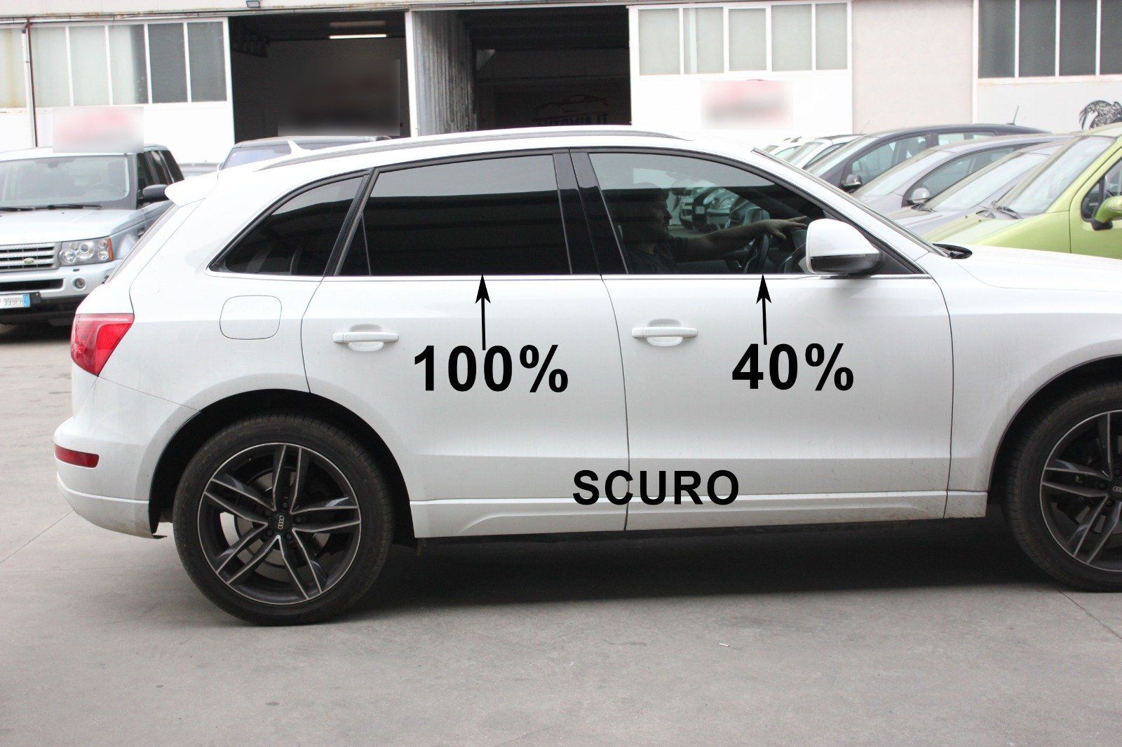 Audi Q5 oscuramento vetri parte posteriore 100% di scuro, vetri anteriori 40% di scuro