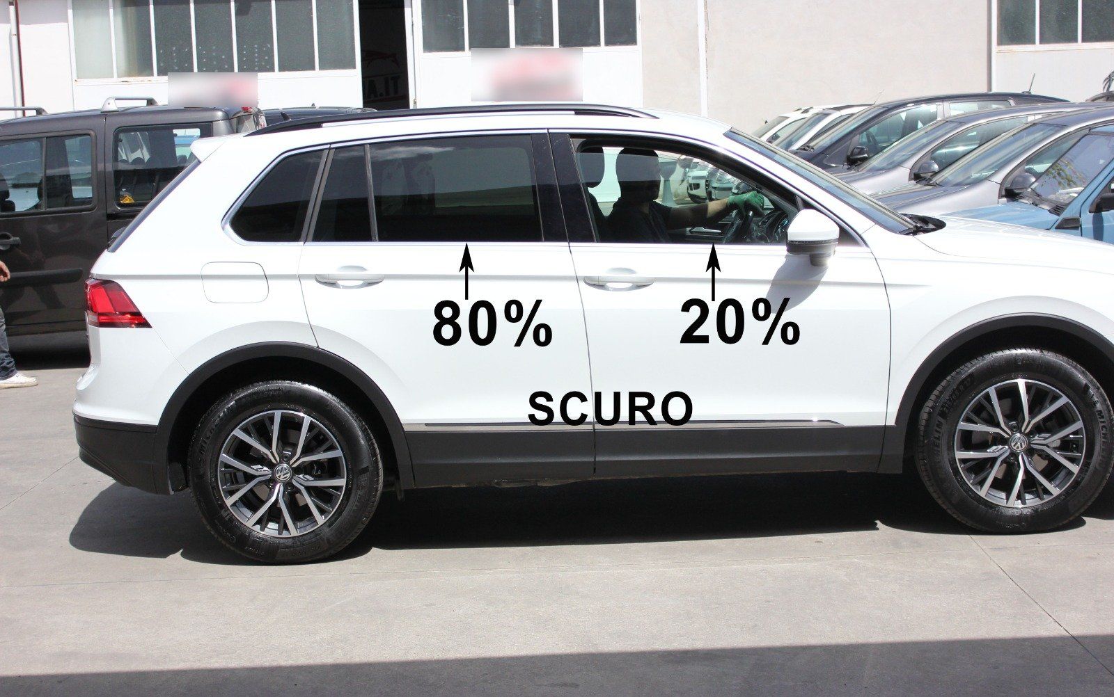 VW Tiguan Oscuramento vetri parte posteriore  con tonalità di scuro 80%