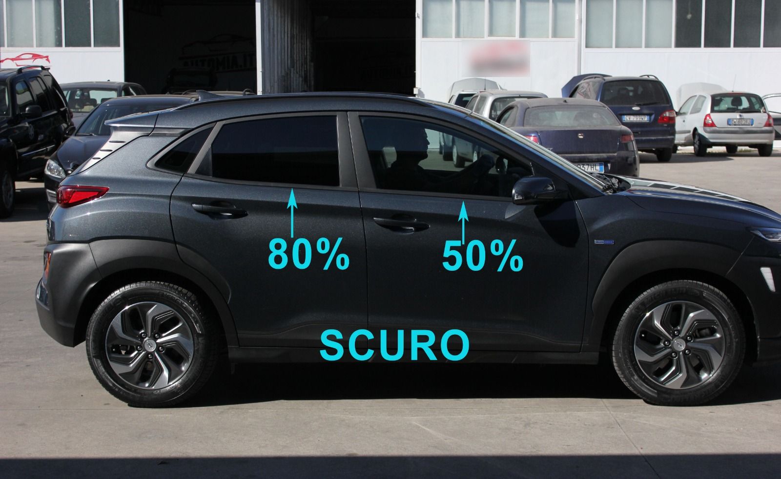 Oscuramento vetri auto con gradazione di scuro in tonalità al 50%