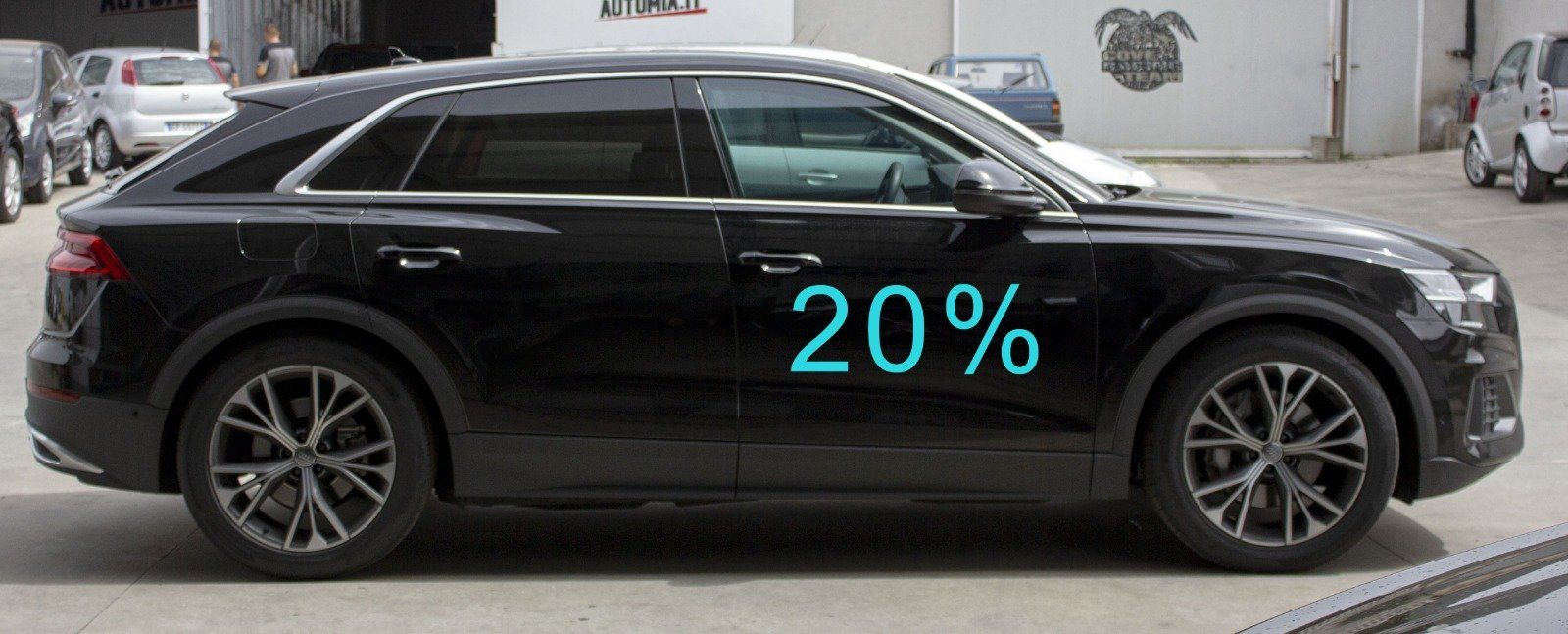 Gradazione oscuramento vetri auto con pellicole al 20% Audi Q8