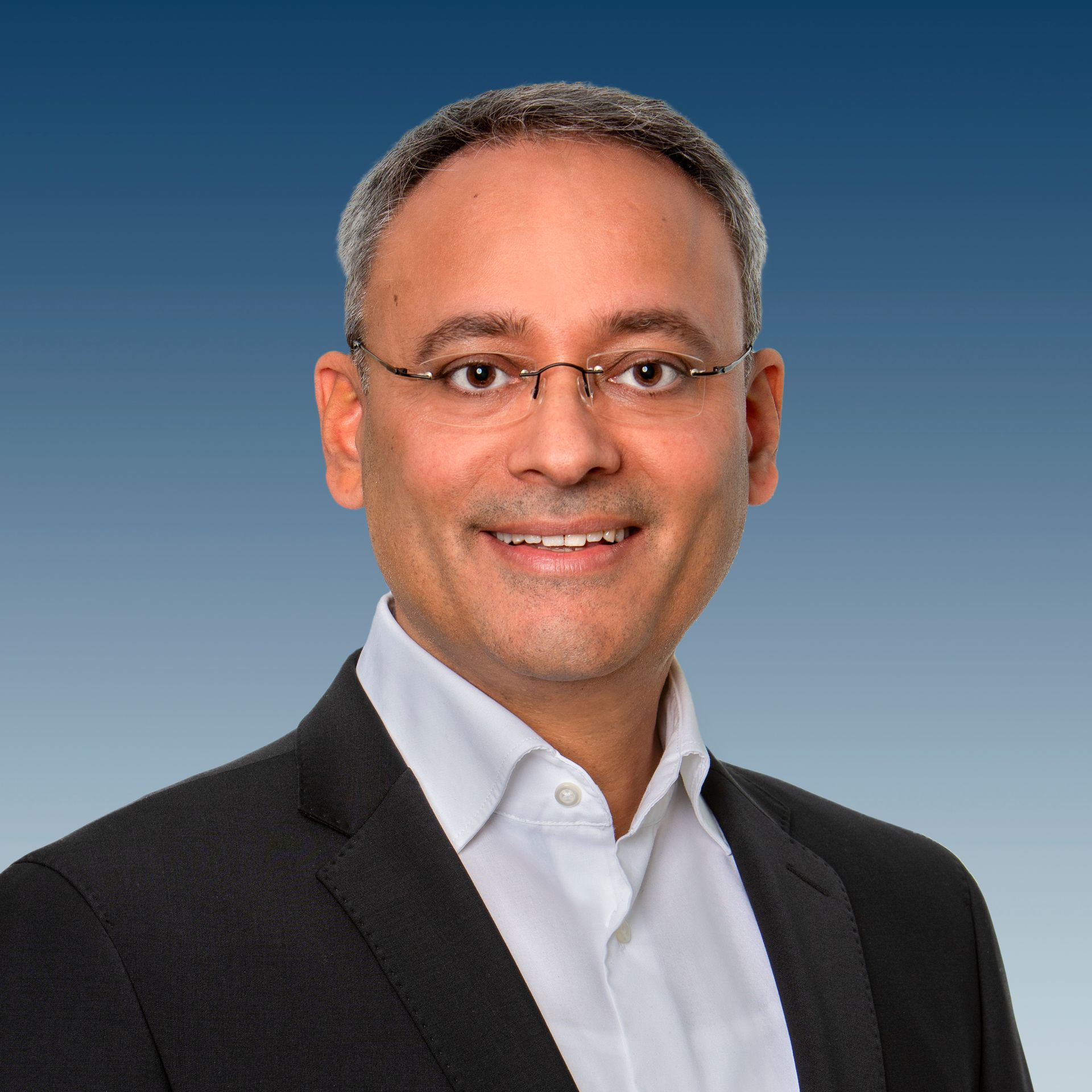 Amandeep Singh-Maan bringt knapp 20 jährige Beratungs- und Managementerfahrung in namhaften deutschen Unternehmen mit. Neben seinem exzellenten Wissen der Geschäftsprozesse im logistischen Umfeld, kann er umfangreiche Erfahrungen in Projektmanagement und der Konzeption und Implementierung komplexer SAP Business-Intelligence-Lösungen zurückblicken.