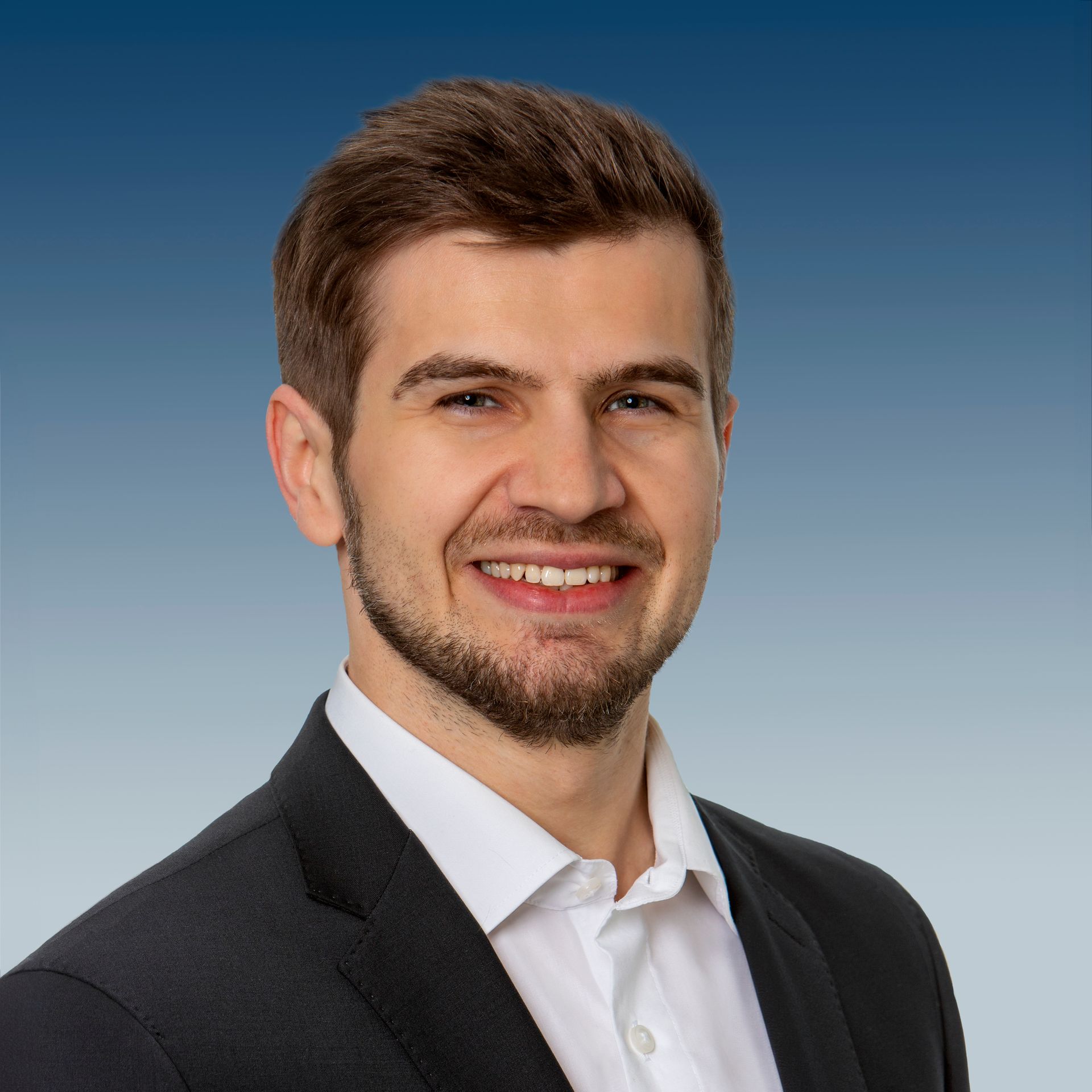 Iwan Wetstein ist unser Spezialist für SAP Business Intelligence (Backend und Frontend), HANA Native, BW on HANA, BW/4HANA, ABAP OO, SAP UI5. Er verfügt über 10 Jahre Projekterfahrung in Design, Datenmodellierung, ETL-Prozesse, Planung und Frontend-Tools u.a. in den Branchen Retail, Manufacturing und Versicherungen.