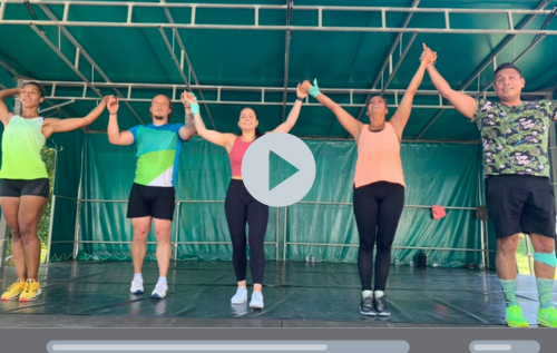 Démonstration des activités sportives par les professeurs.