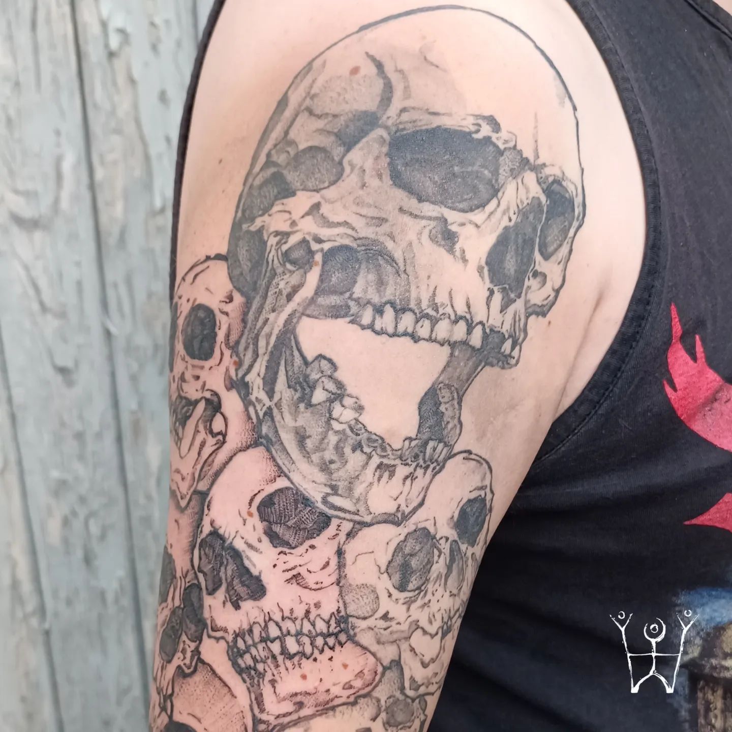 Ein Sleeve mit Schädeln