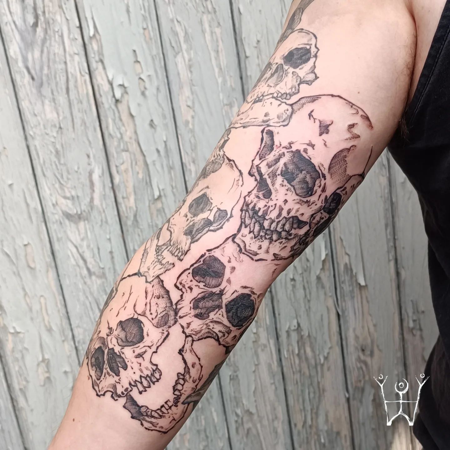 Ein Sleeve mit Totenschädeln