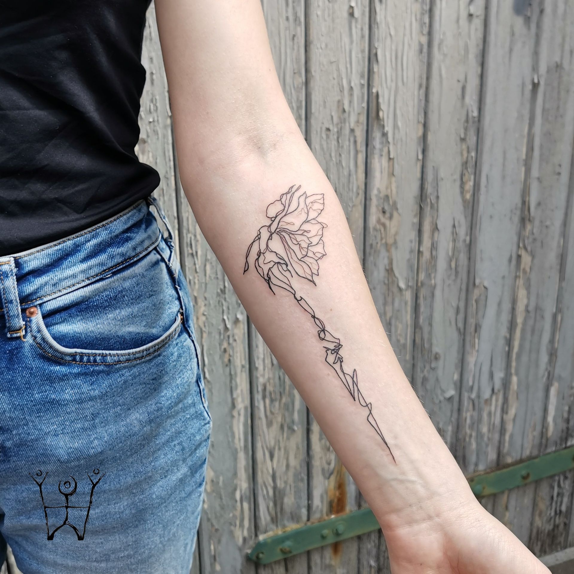 Schlichtes Blumentattoo