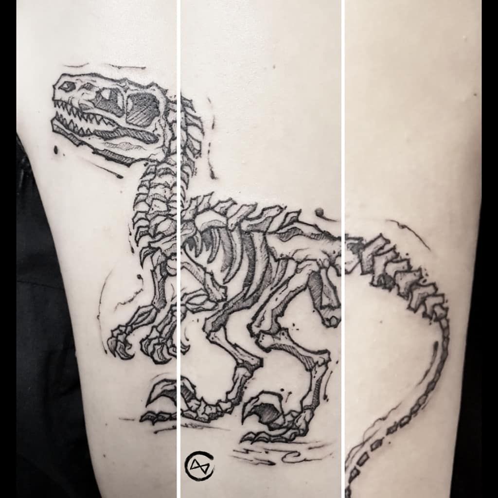 sketchy Tattoo von einem T-Rex Skelett