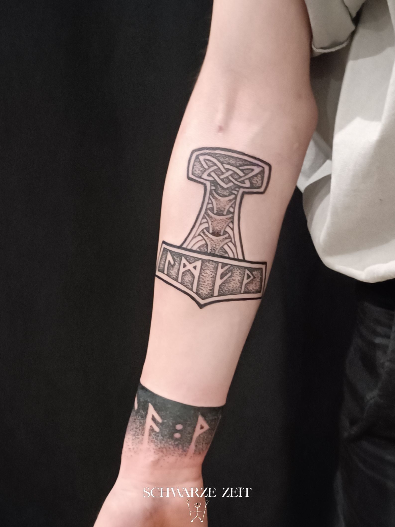 persönliches Mjölnir Tattoo