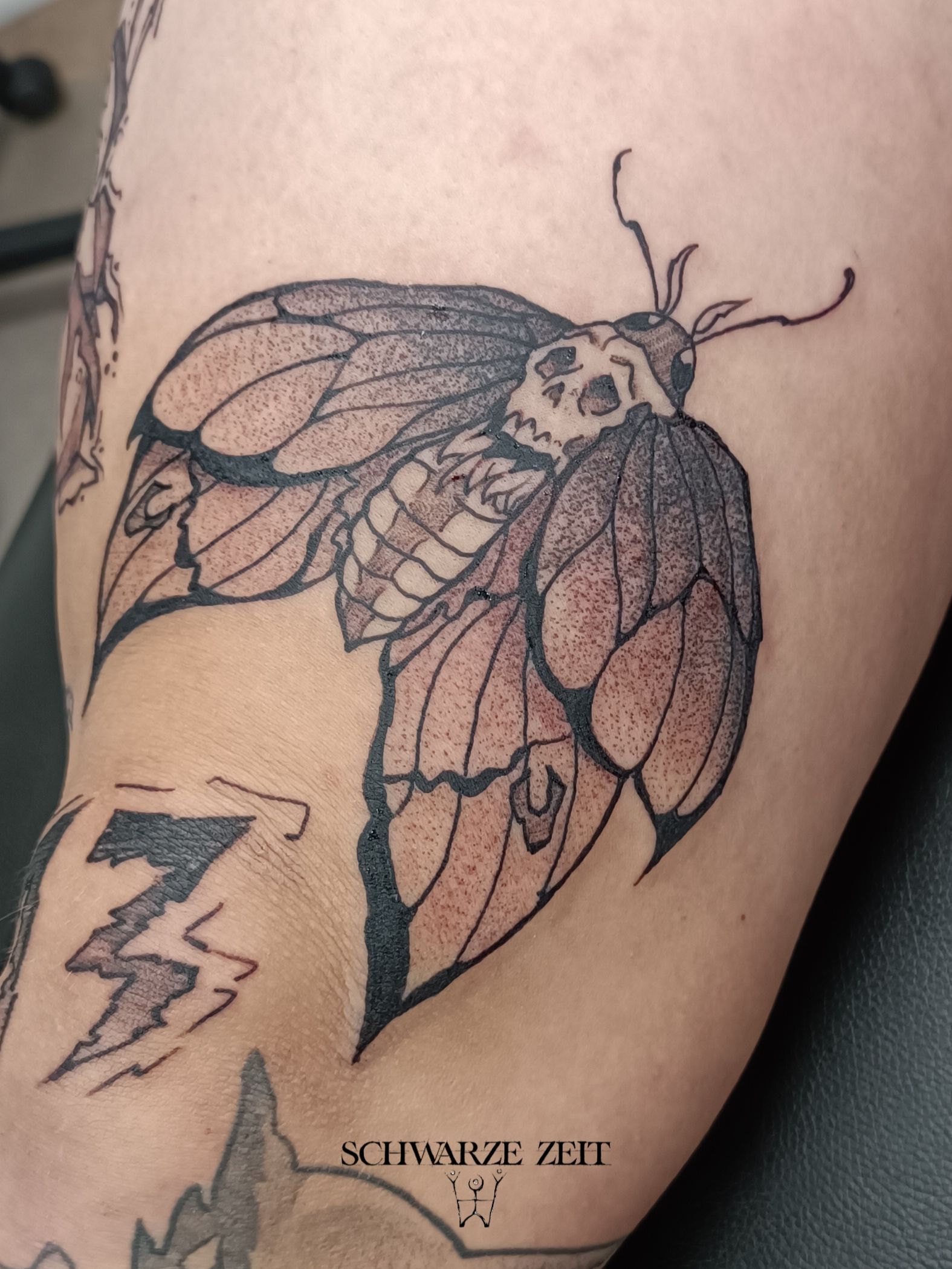 Totenkopfschwärmer Tattoo