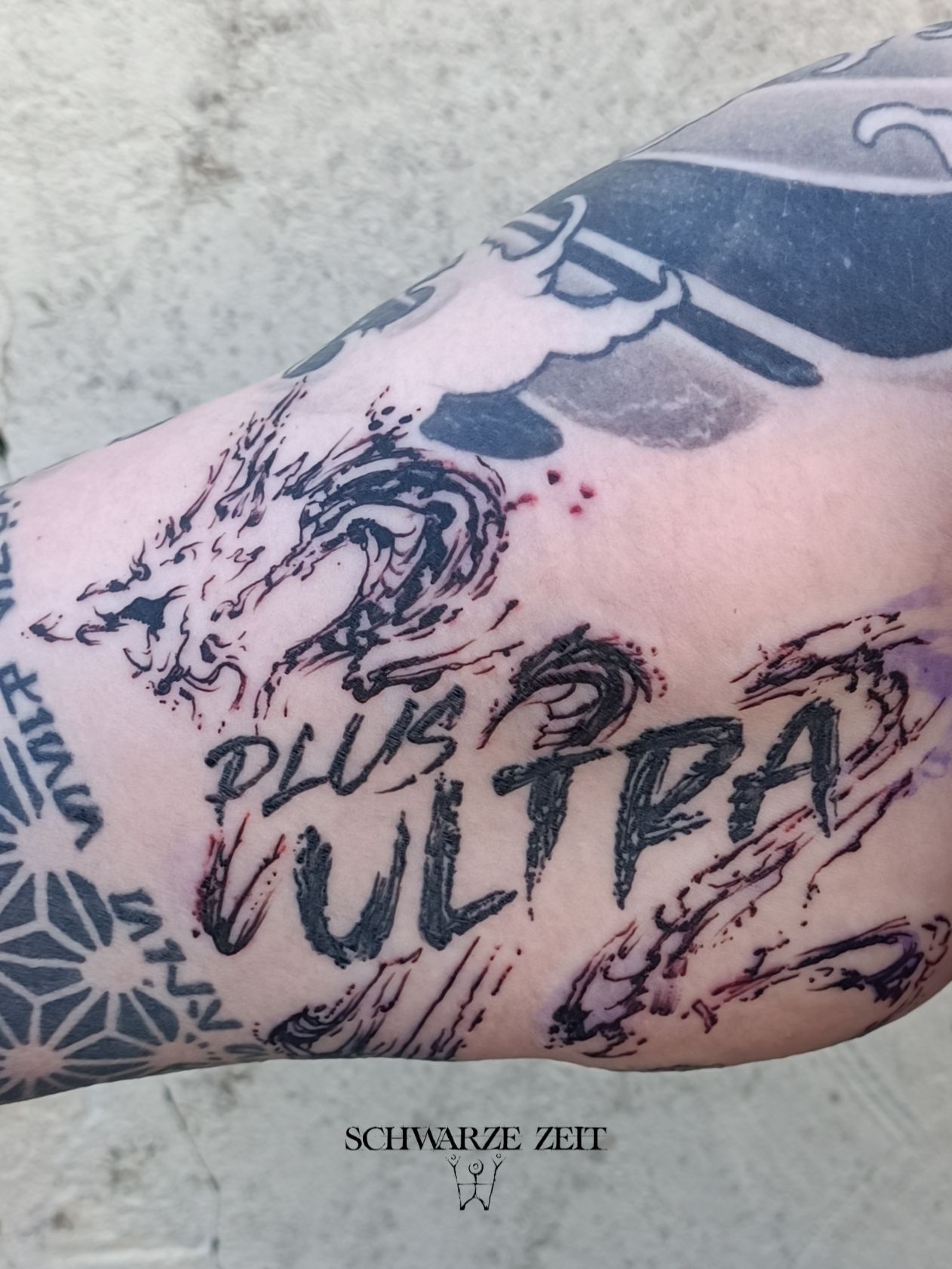 sketchy Drache auf dem inneren Oberarm