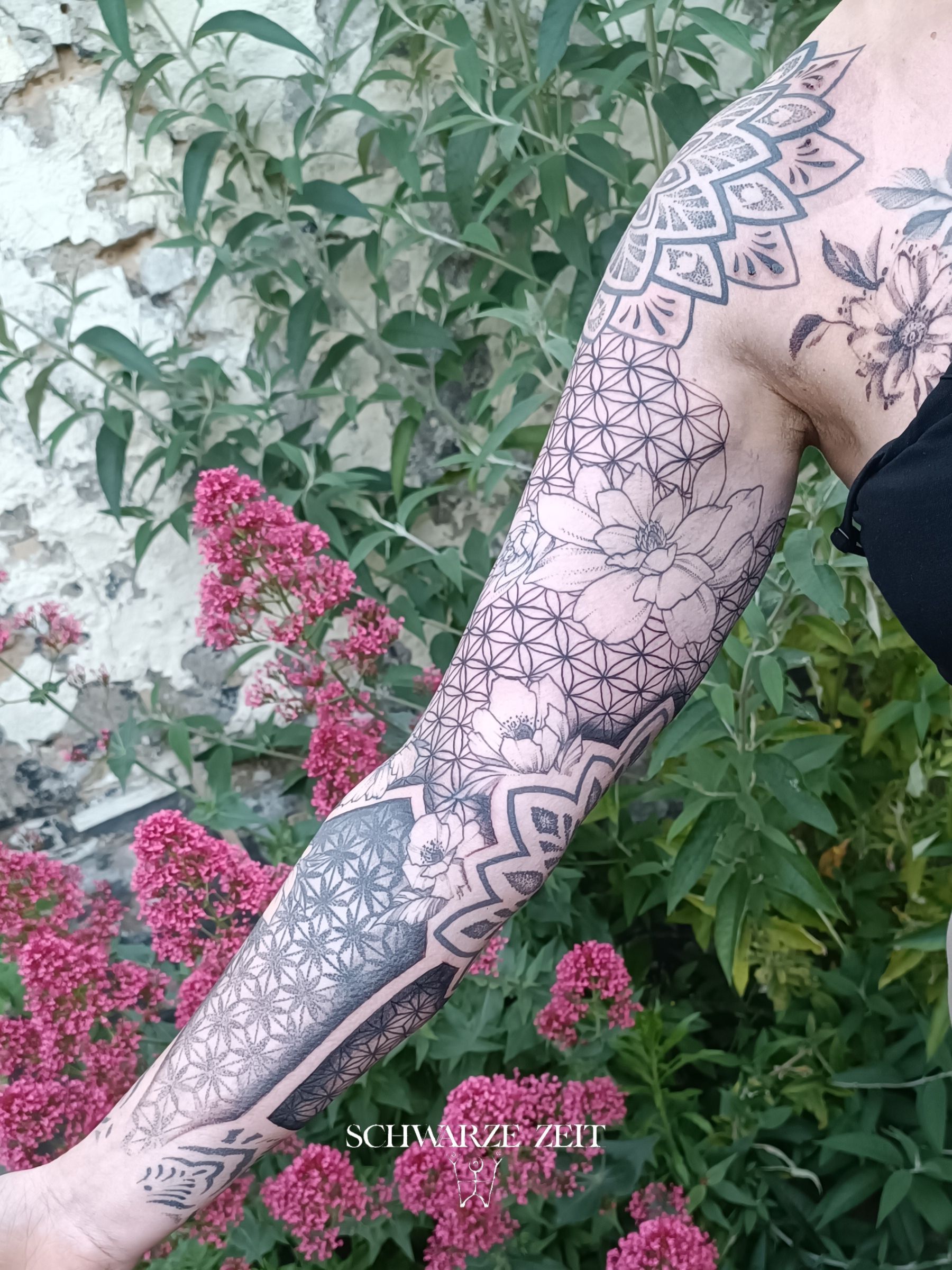 Mandala Sleeve mit Blumen
