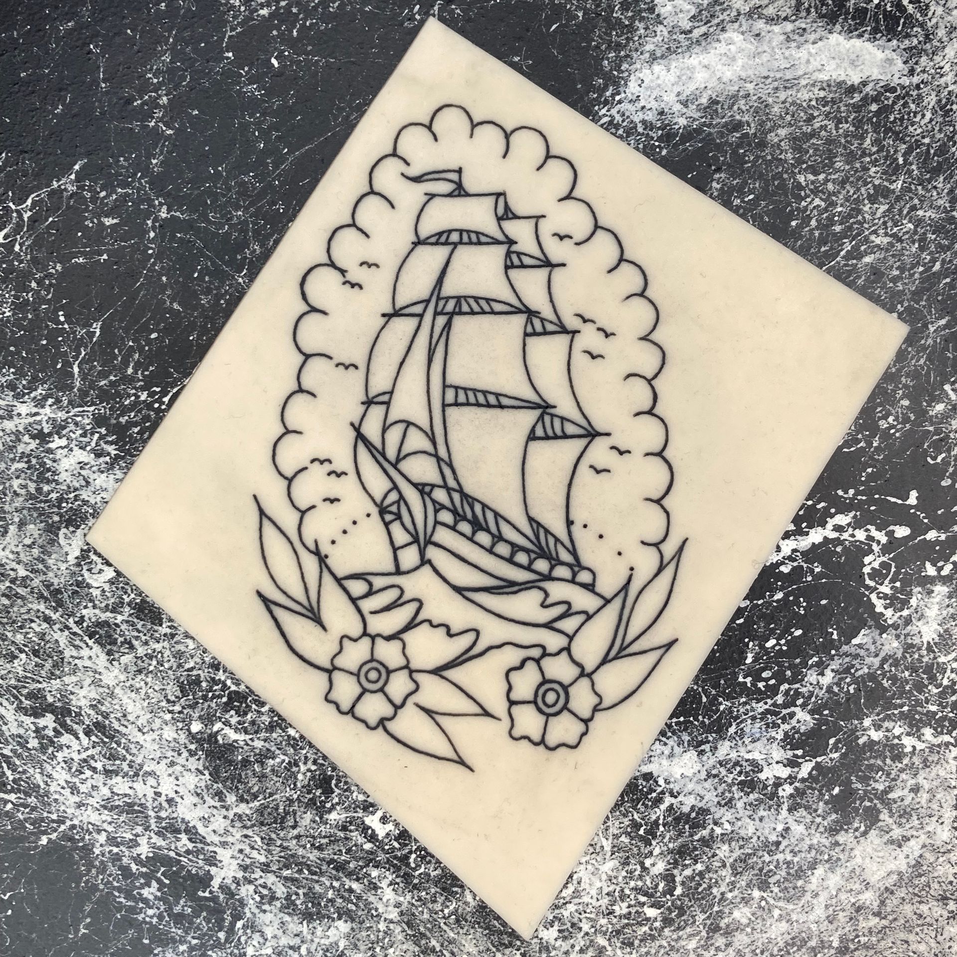 Linework für ein old school Motiv von einem Schiff auf Probehaut