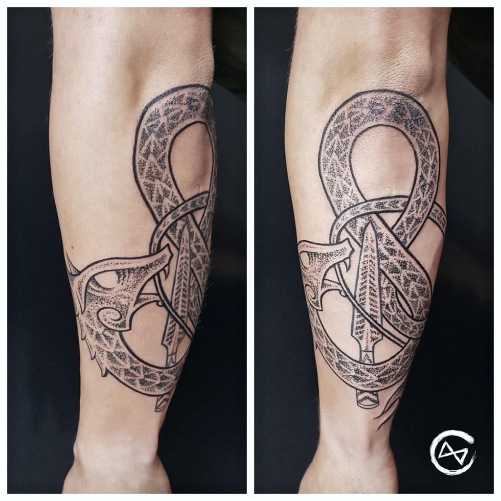 Viking Dragon Gungnir Tattoo Nordic Dotwork Schwarze Zeit Schwarzezeit Tattoostudio Tattoo