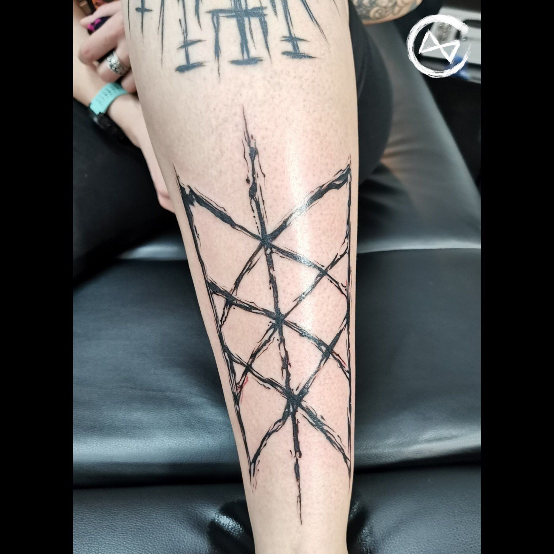 Web of wyrd Sketchy Tattoo Nordic Dotwork Schwarze Zeit Schwarzezeit Tattoostudio Tattoo