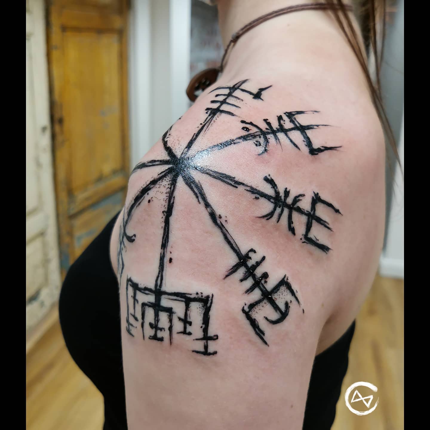 Vegvisir Sketchy Tattoo Nordic Dotwork Schwarze Zeit Schwarzezeit Tattoostudio Tattoo