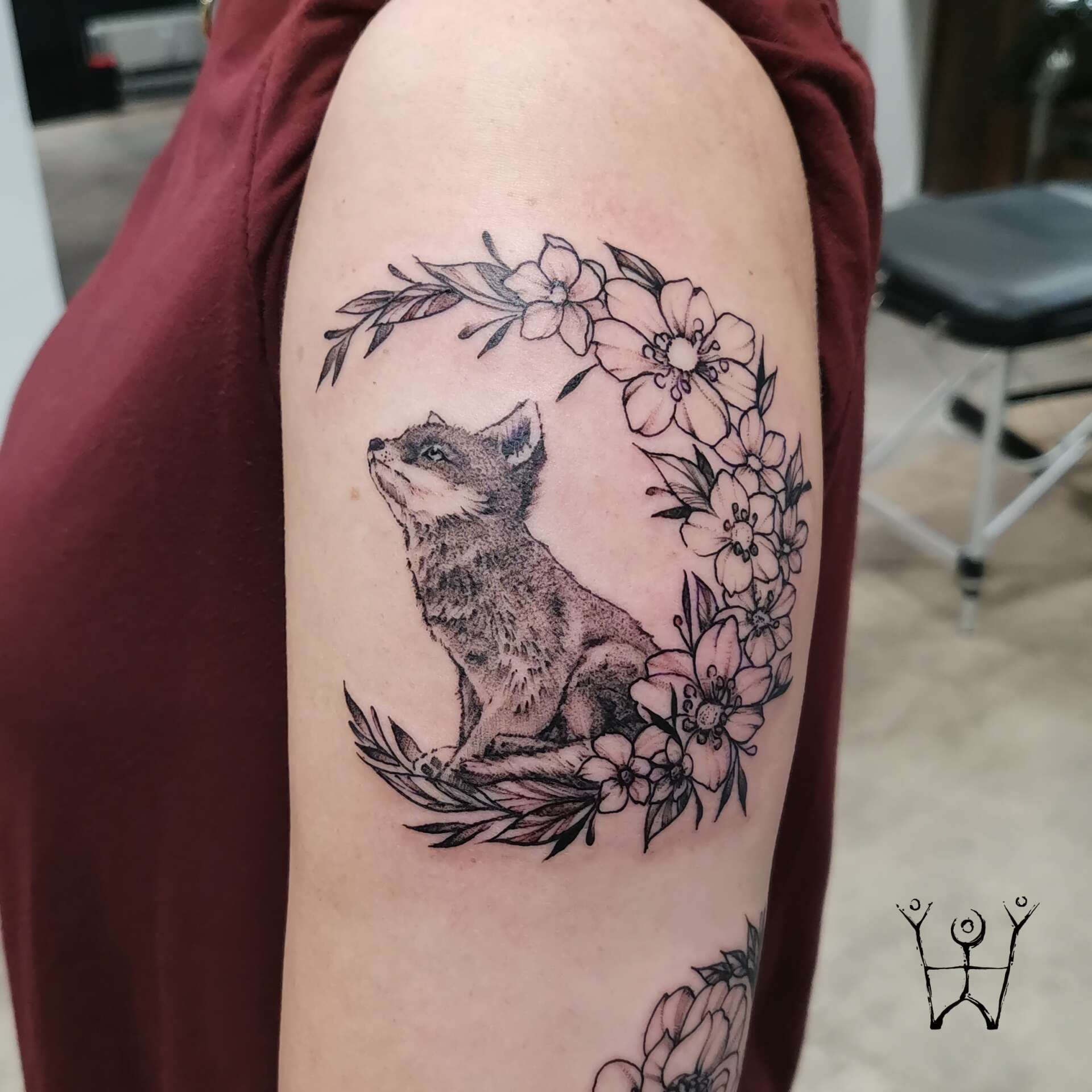Fuchs und Blumen Tattoo Flensburg Schwarze Zeit Tattoo SchwarzeZeit TattooStudio