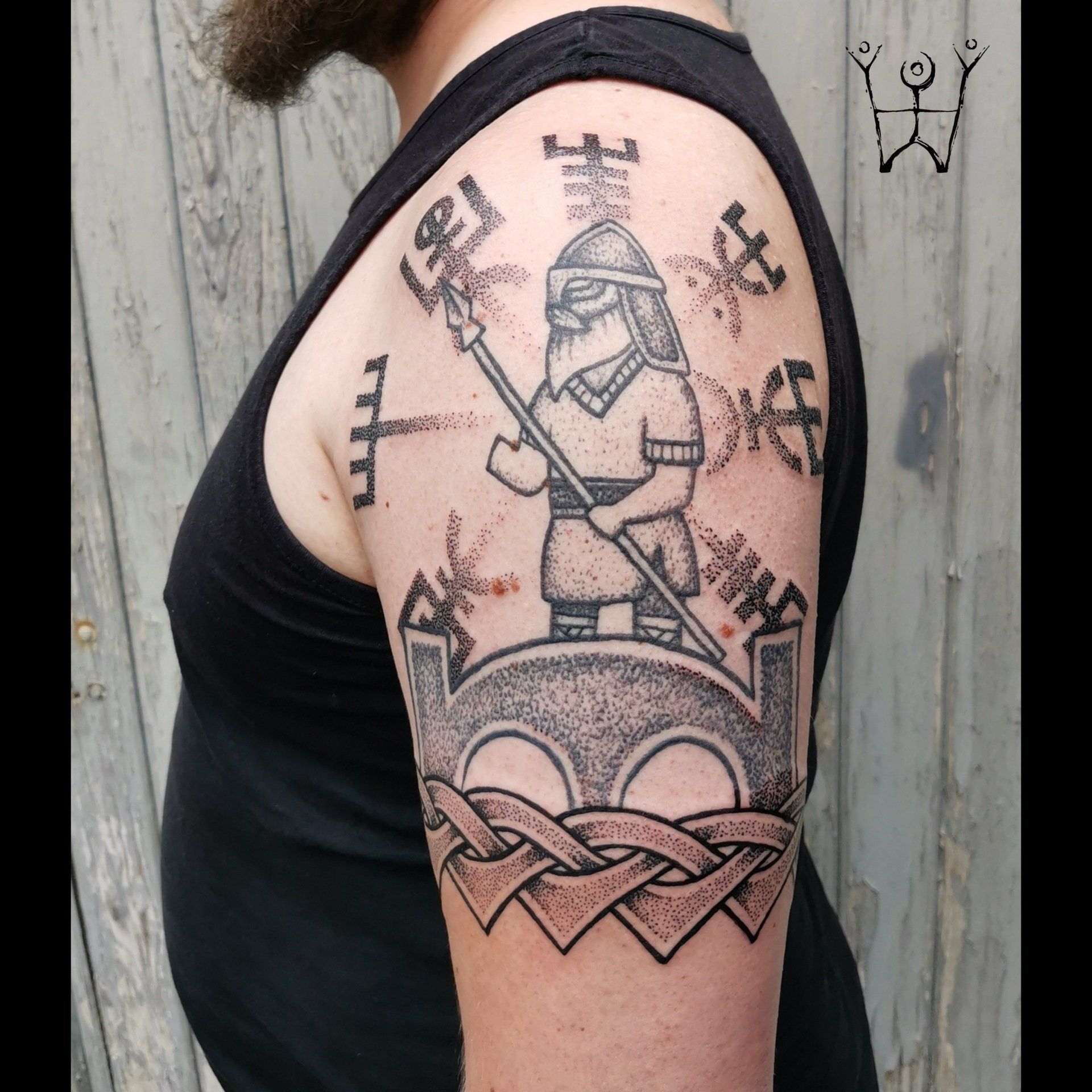 Tyr Vegvisir Tattoo Nordic Dotwork Schwarze Zeit Schwarzezeit Tattoostudio Tattoo