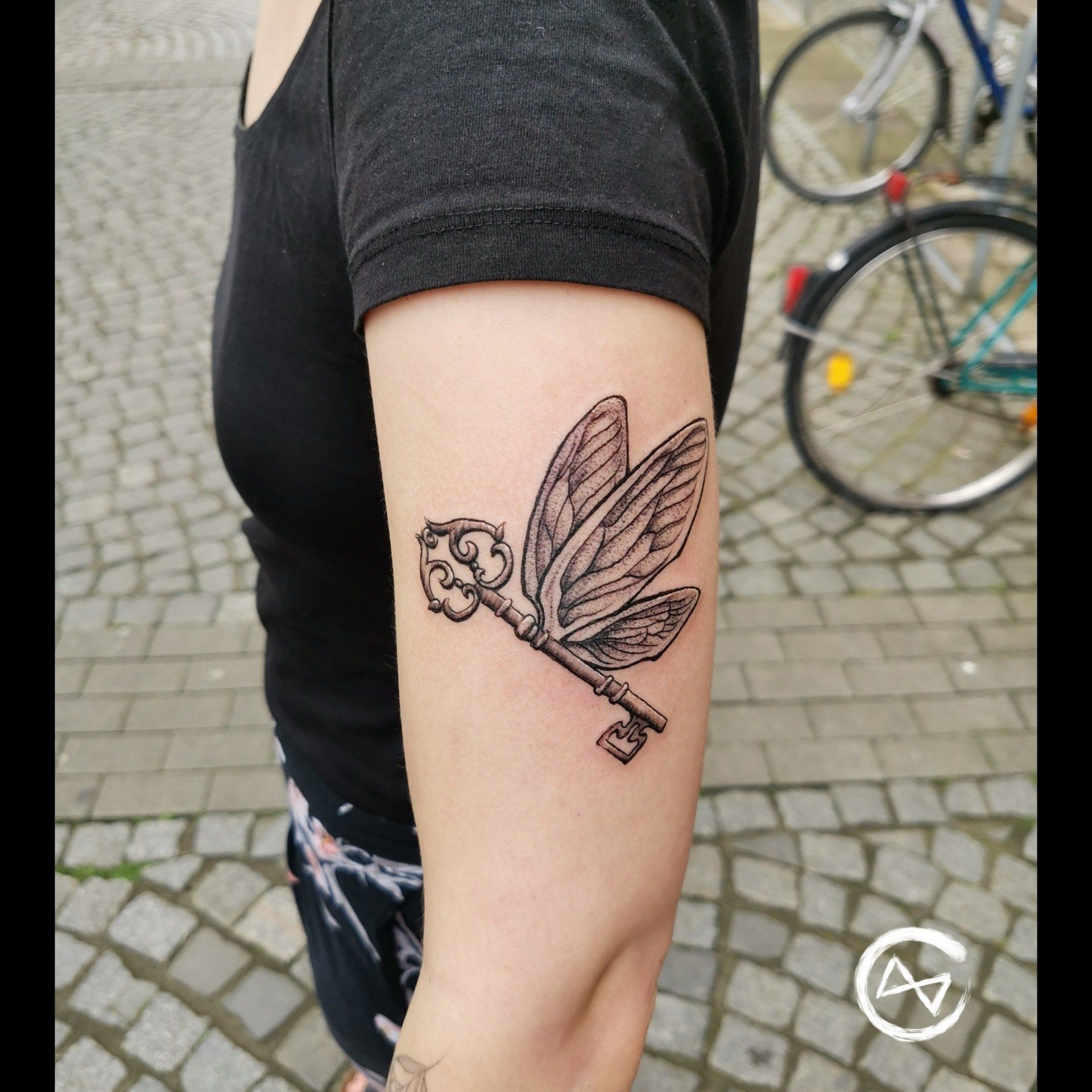 Harry Potter HP Flying Keys Fliegende Schlüssel Tattoo Flensburg Tattoo Studio Sketchytattoo Sketchy Sketch Tätowiererin Schleswig-Holstein Fantattoo
