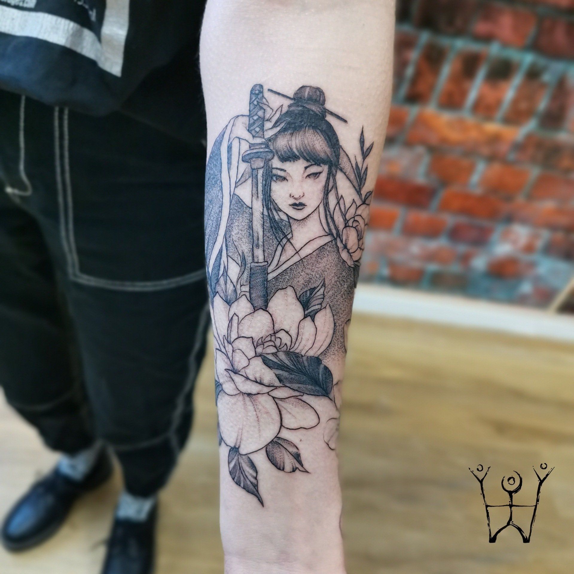 Geisha sword flower Sketchy Tattoo Flensburg Schwarze Zeit Tattoo SchwarzeZeit TattooStudio