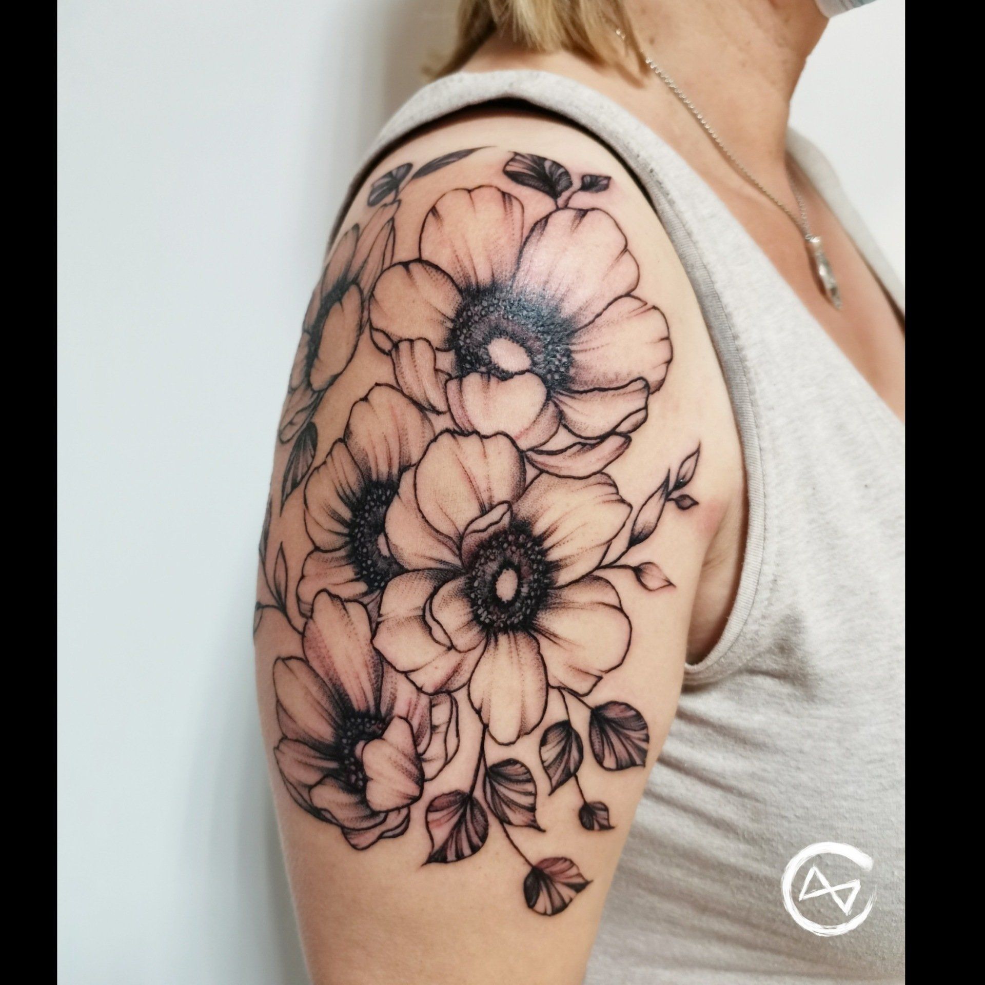 Floral Flower Tattoo Fineline Fine Line Schwarze Zeit Tattoo Flensburg Tattoo Studio