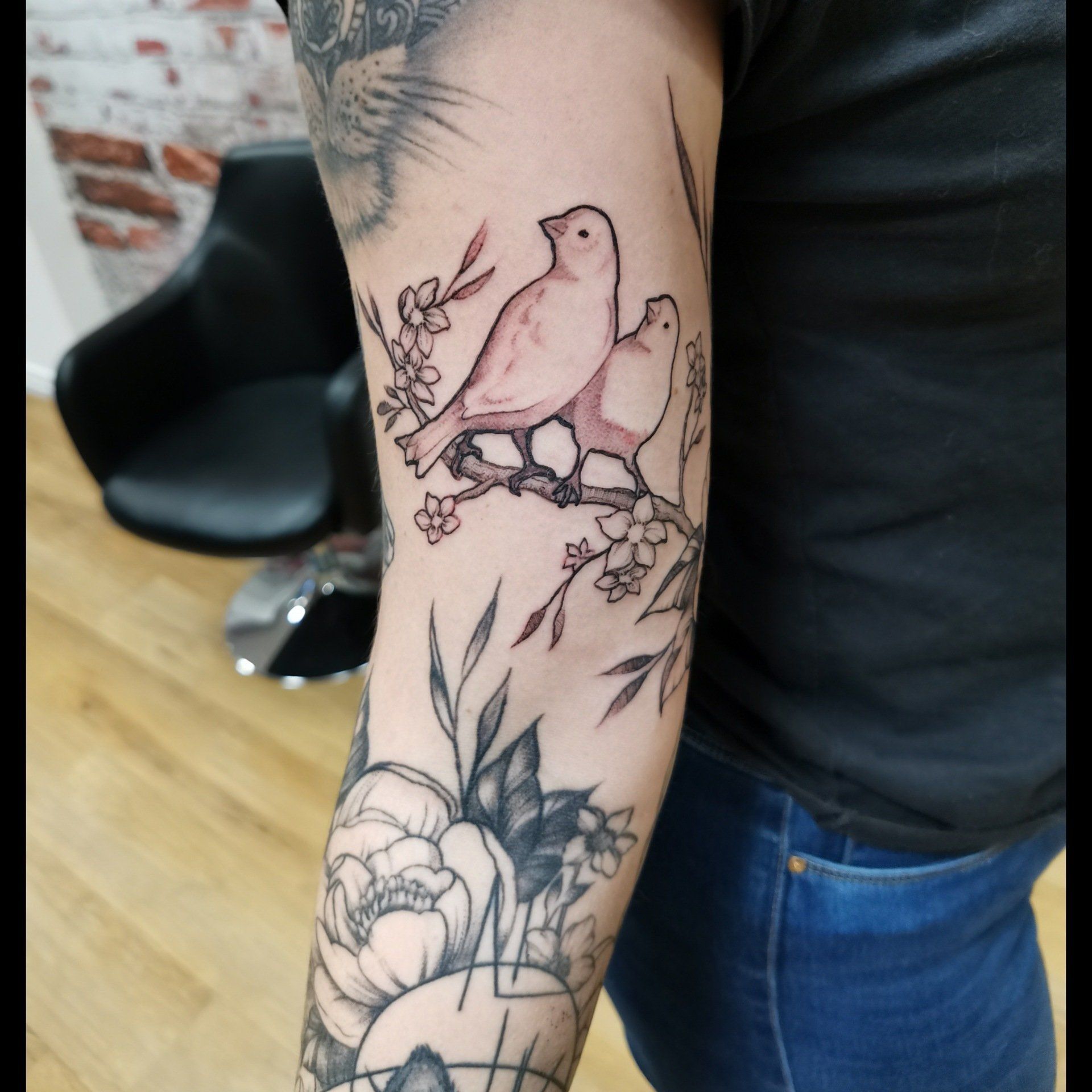 Sketchige Kanarienvögel Tattoo , Sketchy Canaries, Flower Tattoo, Flensburg Tattoo Studio