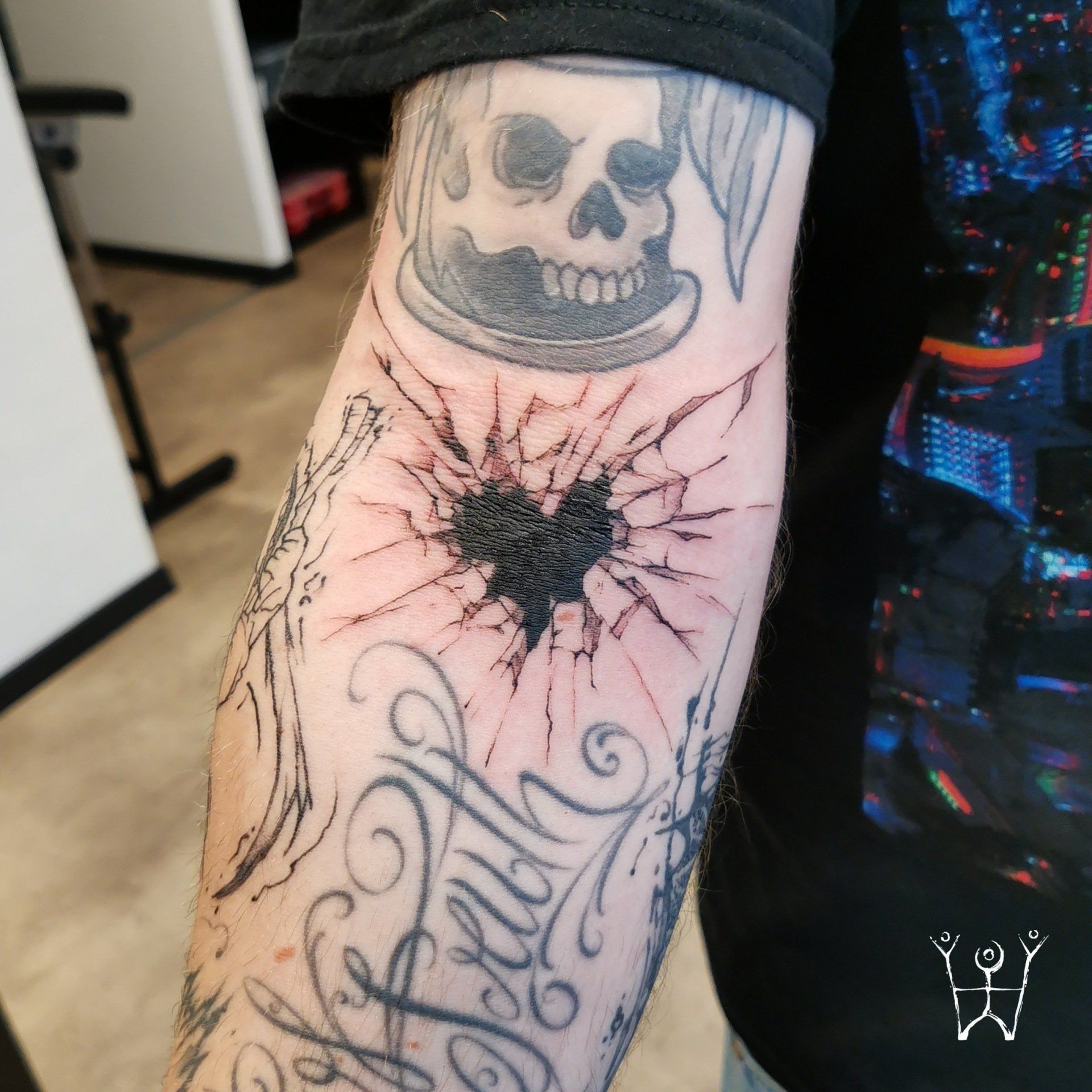 Broken Glass Heart Tattoo Flensburg Darkart Schwarze Zeit Tattoo SchwarzeZeit TattooStudio