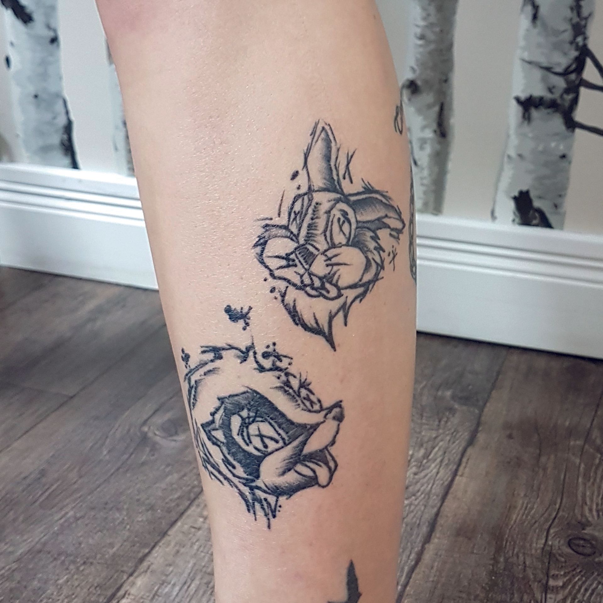Dark Disney Tattoo Blume und Kloper Dead Flower Thumper , Sketchy Tattoo , Flensburg Tattoo Studio und Scraps Sketchy Tattoo Tim Burton Fantattoo Nightmare Before Christmas Corpse Bride, Flensburg Tattoo Studio Sketchytattoo