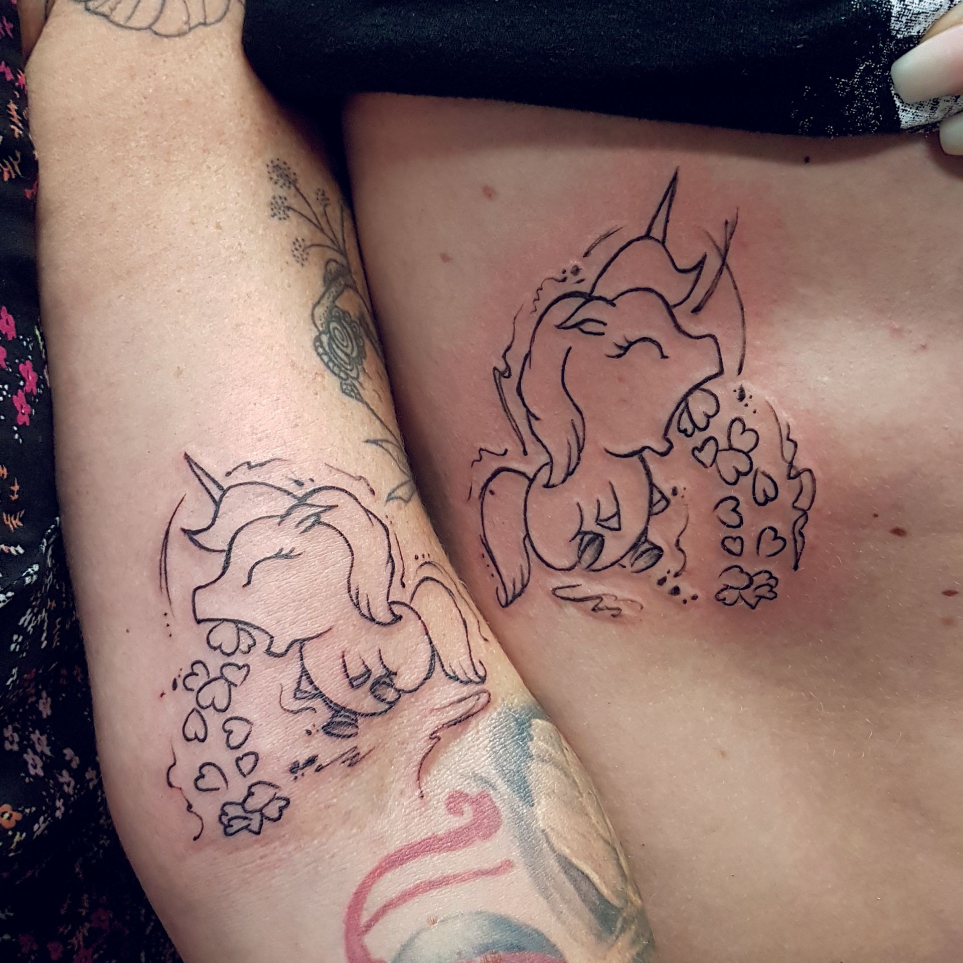 Liebe ist zum Kotzen Einhörner Tattoo Studio Flensburg Sketchy Sketch Schwarze Zeit