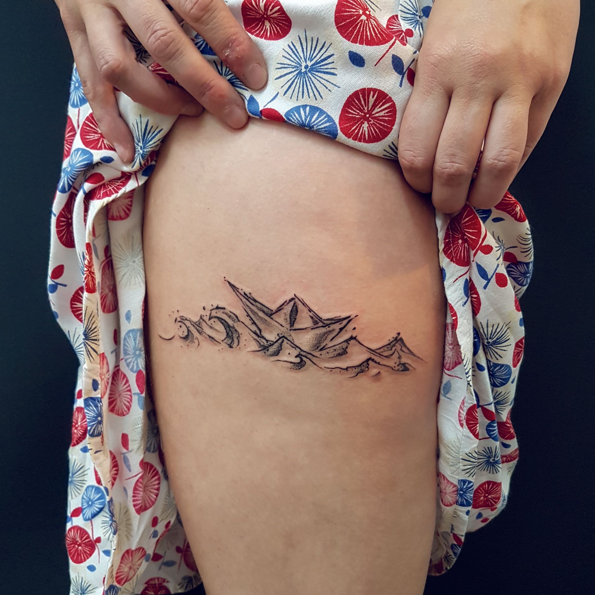 Papierschiff, Paperboat Sketchy Tattoo Flensburg Tattoo Studio Sketchytattoo Sketchy Sketch Tätowiererin Schleswig-Holstein Schwarze Zeit Tattoo