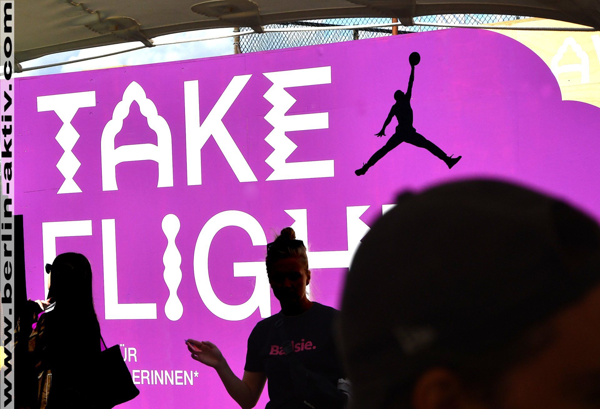 berlin-aktiv.com_2524-22-07 satou sabally basketball court Sport Fotografie