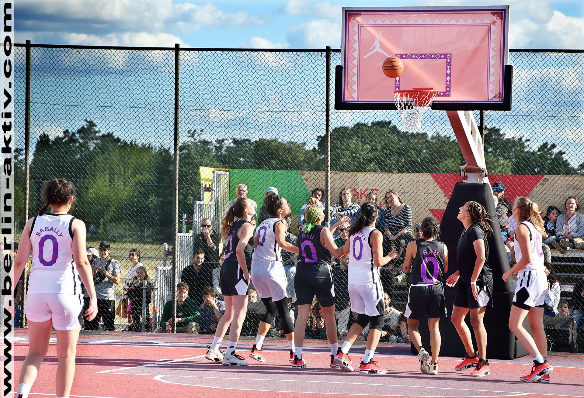 berlin-aktiv.com_2584-22-07 satou sabally basketball court Sport Fotografie