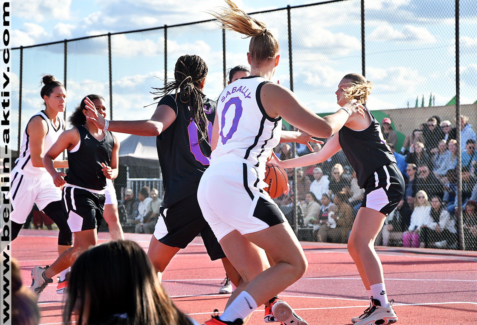 berlin-aktiv.com_2726-22-07 satou sabally basketball court Sport Fotografie