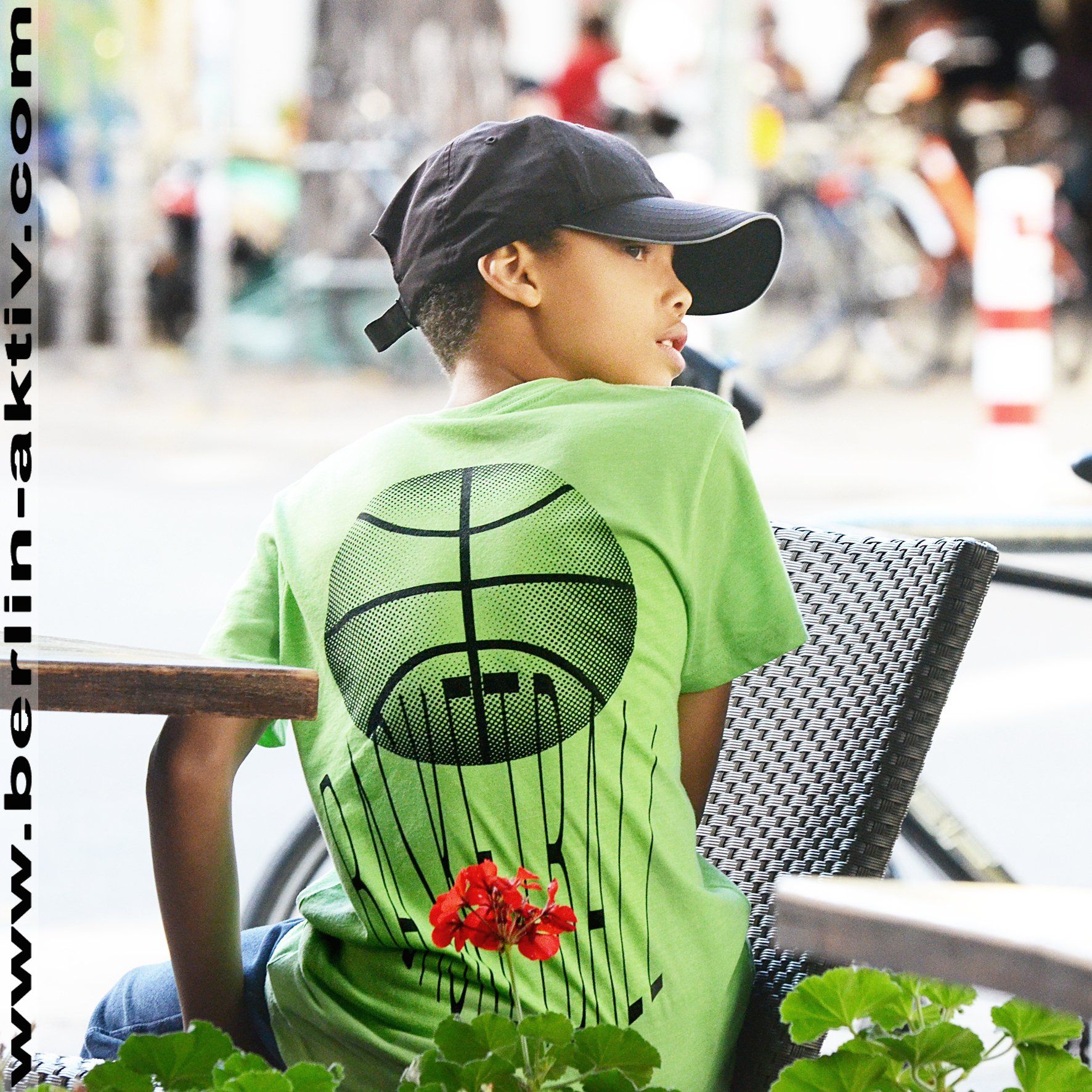 berlin-aktiv.com, Siebdruck auf T-Shirt Kinder, Basketball Logo vorne, hinten Basketball Aufdruck mit Schriftzug