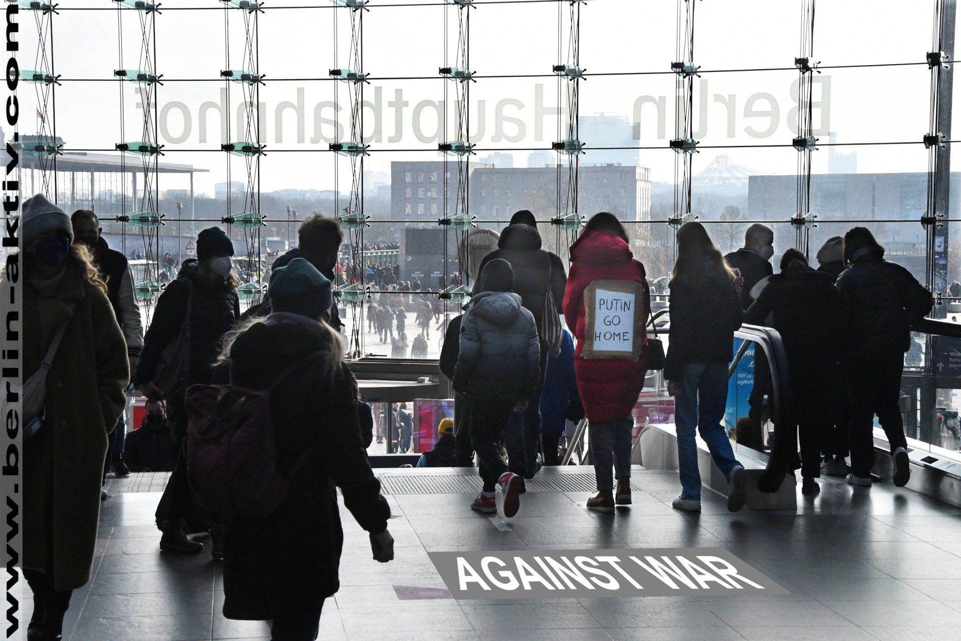 berlin-aktiv.com_7022-22-02 Fotografie street photography berlin against ukraine war